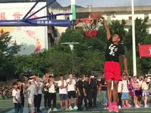 前两天矣进宏@矣进宏MIC-33罚球线一步起飞