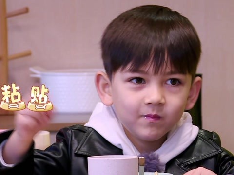 《萌宠小大人》【最萌吃货】贝贝吃相豪放 泰勒生动无实物模仿